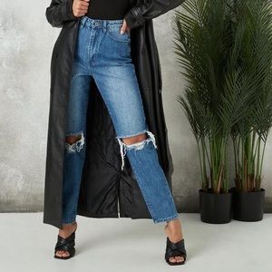 Petite Ripped knee jeans-  missguided